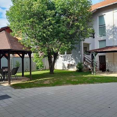 Apartman Kod Dide I Bake Vukovar Εξωτερικό φωτογραφία